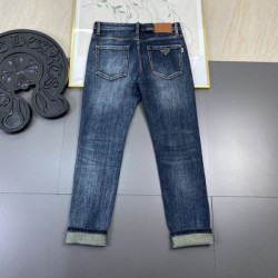 2024SS 春夏のコレクションで新作 PRADA プラダ ジーパン