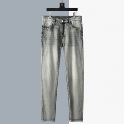 2024SS 上品なカジュアルコーデに PRADA プラダ ジーパン