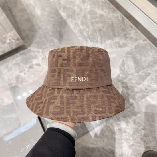 2024SS 帽子 FENDI フェンデイ カジュアルめなコーデ 2024SS 帽子 FENDI フェンデイ カジュアルめなコーデ