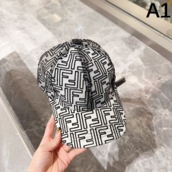 2024SS 帽子 FENDI フェンデイ トレンドコーデが楽しめ