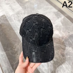 2024SS 帽子 FENDI フェンデイ トレンドコーデが楽しめ