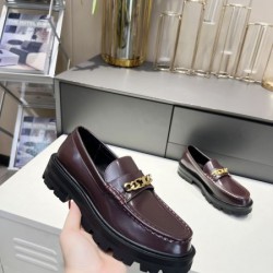 2024SS 着回し力が抜群 CELINE セリーヌ レディース用 カジュアルシューズ 