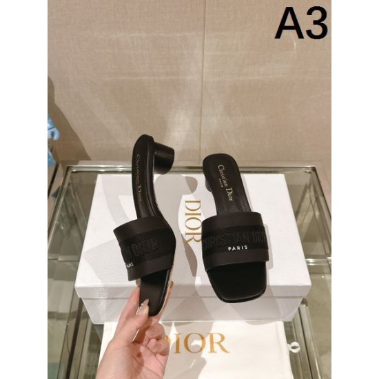 2024SS 素材感を引き出せるアイテム DIOR ディオール レディーススリッパ 2024SS 素材感を引き出せるアイテム DIOR ディオール レディーススリッパ