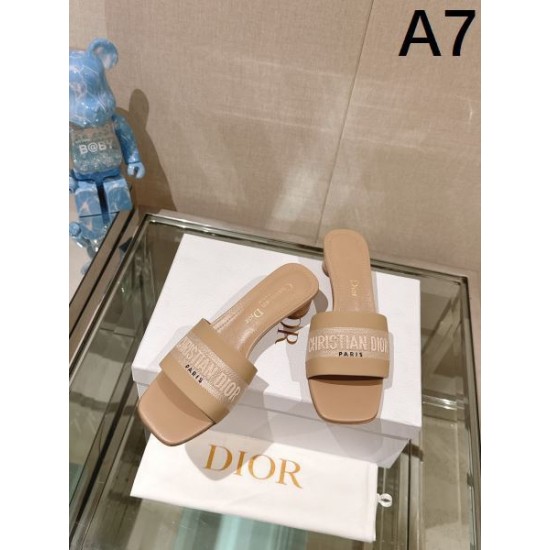 2024SS 素材感を引き出せるアイテム DIOR ディオール レディーススリッパ 2024SS 素材感を引き出せるアイテム DIOR ディオール レディーススリッパ