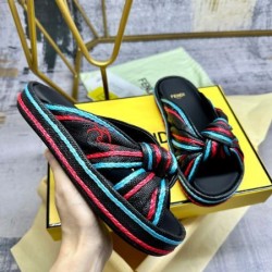 2024SS 誰でもオシャレになれる！ FENDI フェンデイ レディーススリッパ