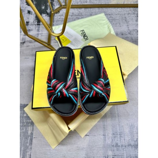 2024SS 誰でもオシャレになれる! FENDI フェンデイ レディーススリッパ 2024SS 誰でもオシャレになれる! FENDI フェンデイ レディーススリッパ