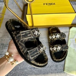 2024SS 上品なカジュアルコーデに FENDI フェンデイ レディーススリッパ