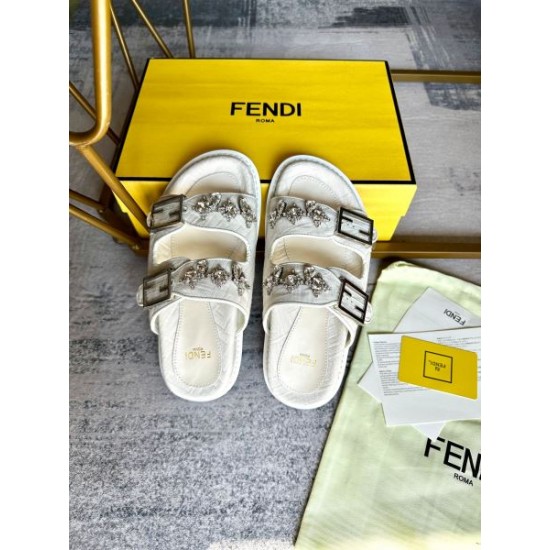 2024SS 上品なカジュアルコーデに FENDI フェンデイ レディーススリッパ 2024SS 上品なカジュアルコーデに FENDI フェンデイ レディーススリッパ