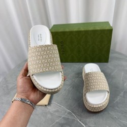 2024SS 夏のおでかけにもぴったり GUCCI グッチ レディーススリッパ