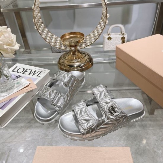 2024SS 上品な彩りに夢中 MIU MIU ミュウミュウ レディーススリッパ 2024SS 上品な彩りに夢中 MIU MIU ミュウミュウ レディーススリッパ