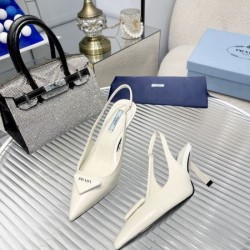 2024SS 今やセレブ御用達で大人気の PRADA プラダ レディースサンダル