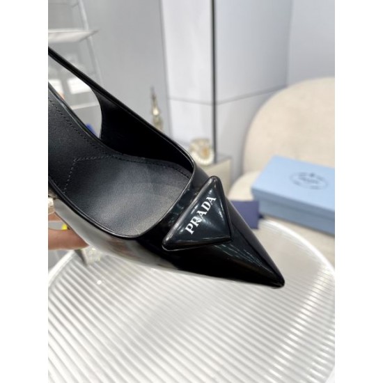 2024SS 今やセレブ御用達で大人気の PRADA プラダ レディースサンダル