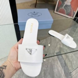 2024SS セレブが今シーズン手に入れ PRADA プラダ レディーススリッパ
