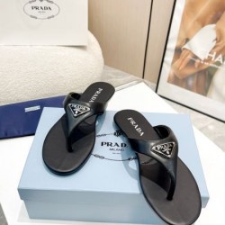 2024SS おしゃれに見せるキーワード PRADA プラダ レディーススリッパ