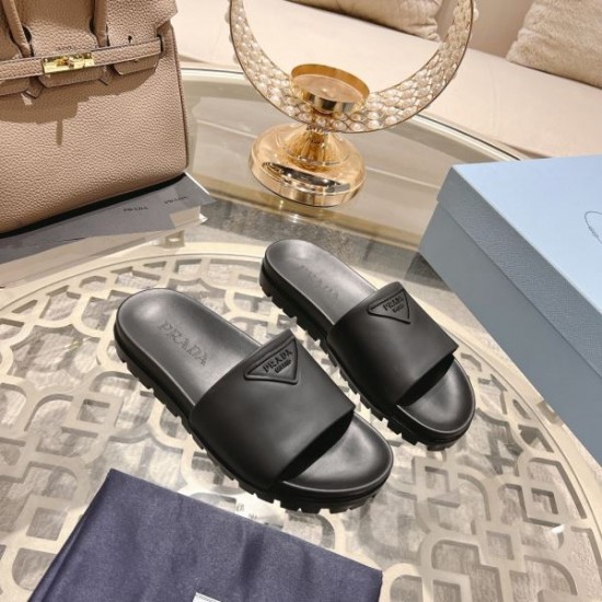 2024SS トップスからチラ見える安心 PRADA プラダ レディーススリッパ 2024SS トップスからチラ見える安心 PRADA プラダ レディーススリッパ
