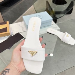 2024SS 海外でも若者たちに大人気な PRADA プラダ レディーススリッパ
