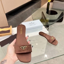2024SS 海外でも若者たちに大人気な PRADA プラダ レディーススリッパ