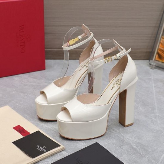 2024SS 洗練デザイン VALENTINO ヴァレンティノ レディースサンダル 2024SS 洗練デザイン VALENTINO ヴァレンティノ レディースサンダル