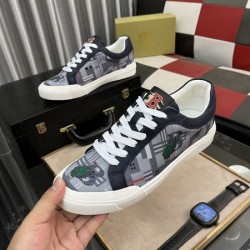 BURBERRY バーバリー 春らしい季節感 2024SS メンズ用 カジュアルシューズ