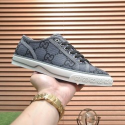 GUCCI グッチ 大人っぽく見せてくれ 2024SS メンズ用 カジュアルシューズ 