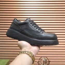 GUCCI グッチ とても取り入れやすい 2024SS メンズ用 カジュアルシューズ 