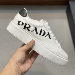 PRADA プラダ 日本でも大人気のモデル 2024SS メンズ用 カジュアルシューズ