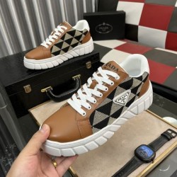 PRADA プラダ スタイリッシュな雰囲気 2024SS メンズ用 カジュアルシューズ