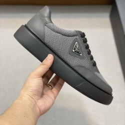 PRADA プラダ 夏にピッタリのアイテム 2024SS メンズ用 カジュアルシューズ