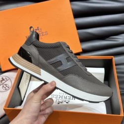HERMES エルメス とっても夏らしいアイテム 2024SS メンズ用 スニーカー