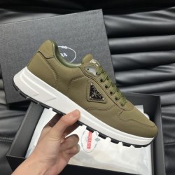 PRADA プラダ スタイルアップ見えなシンプル 2024SS メンズ用 スニーカー