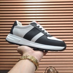 PRADA プラダ ウェアに取り入れるのが今季流 2024SS メンズ用 スニーカー