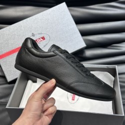 PRADA プラダ 人気ファッション雑誌でも掲載 2024SS メンズ用 スニーカー