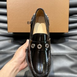 BURBERRY バーバリー 明るい雰囲気があり 2024SS メンズ用 ビジネスシューズ