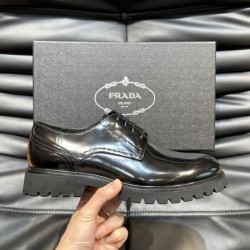 PRADA プラダ 遊び心が溢れるアイテム 2024SS メンズ用 ビジネスシューズ