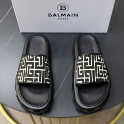BALMAIN バルマン 今やセレブ御用達で大人気の 2024SS メンズ用 スリッパ