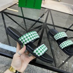 BOTTEGA VENETA ボッテガヴェネタ 夏気分を盛り上げる 2024SS メンズ用 スリッパ