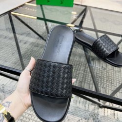 BOTTEGA VENETA ボッテガヴェネタ 今注目度が上がって 2024SS メンズ用 スリッパ