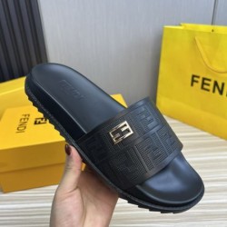 FENDI フェンデイ モード感の高い春夏のスタイル 2024SS メンズ用 スリッパ