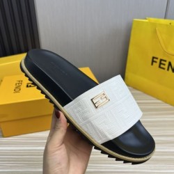 FENDI フェンデイ モード感の高い春夏のスタイル 2024SS メンズ用 スリッパ