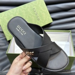 GUCCI グッチ 落ち着いた雰囲気に見せてくれ 2024SS メンズ用 スリッパ