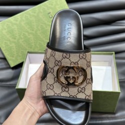 GUCCI グッチ 個性的な春夏のコーディネート 2024SS メンズ用 スリッパ