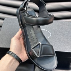PRADA プラダ 色気のあるスタイルに仕上げ 2024SS メンズ用 スリッパ
