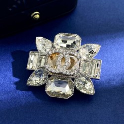 春夏ムードを高める最旬トレンド 2024SS ブローチ CHANEL シャネル