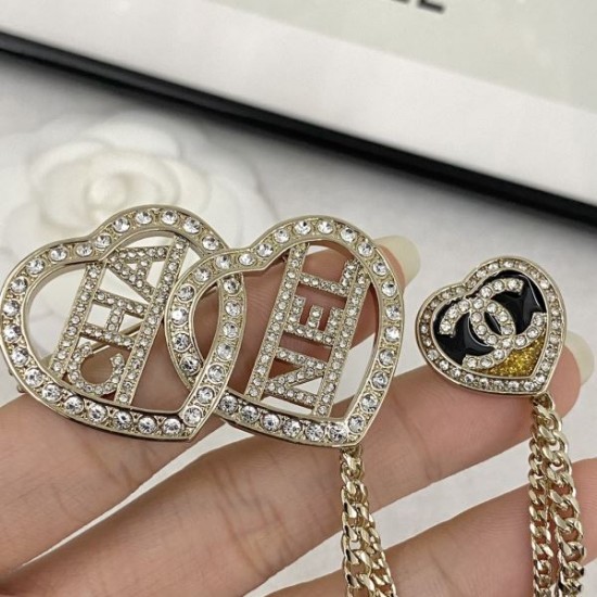 争奪戦必至!絶対チェックしたい 2024SS ブローチ CHANEL シャネル 争奪戦必至!絶対チェックしたい 2024SS ブローチ CHANEL シャネル