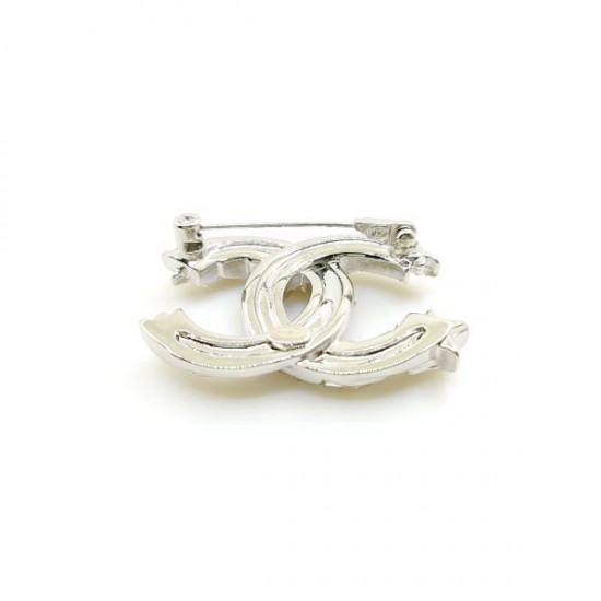 春夏のコーディネートに欠せない 2024SS ブローチ CHANEL シャネル 春夏のコーディネートに欠せない 2024SS ブローチ CHANEL シャネル