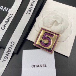 周りに差をつけるかっこいい1枚 2024SS ブローチ CHANEL シャネル