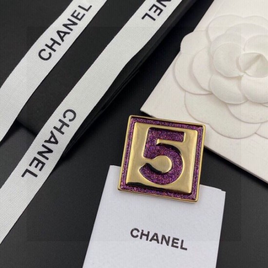 周りに差をつけるかっこいい1枚 2024SS ブローチ CHANEL シャネル