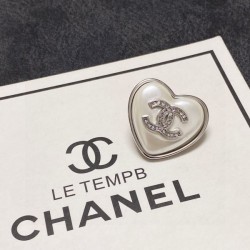 世の流行に左右されないデザイン 2024SS ブローチ CHANEL シャネル