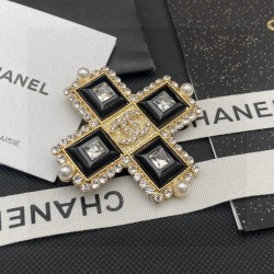 シンプルで大人っぽい印象が素敵 2024SS ブローチ CHANEL シャネル