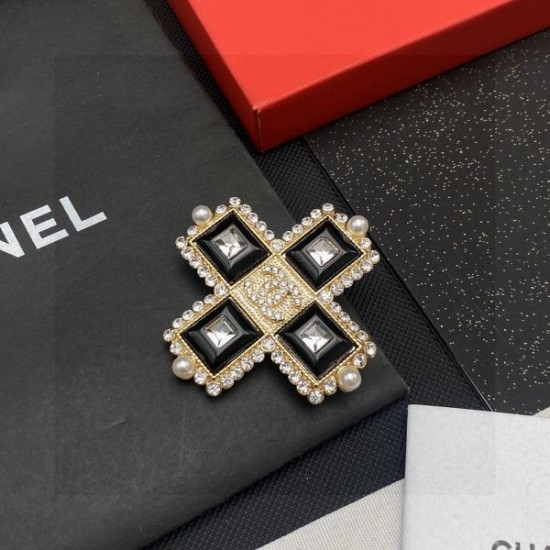 シンプルで大人っぽい印象が素敵 2024SS ブローチ CHANEL シャネル